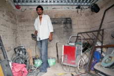 Honduras: This small shop owner from Honduras operates in a village that got connected to the electricity grid with support from GIZ. He now does metal works, pumps tires, runs a billiard saloon and sells cold drinks. <br />
© GIZ / Gunnar Wegner