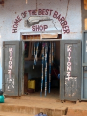 Uganda: Barber shop in Uganda. <br />
© GIZ / Lucius Mayer-Tasch