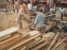 Ghana: Saw mill located in an industrial zone in Ghana. GIZ is supporting the development of these zones both in terms of infrastructural improvements such as electricity connection as well as business trainings of the entrepreneurs.  <br />
© GIZ / Samuel Adoboe